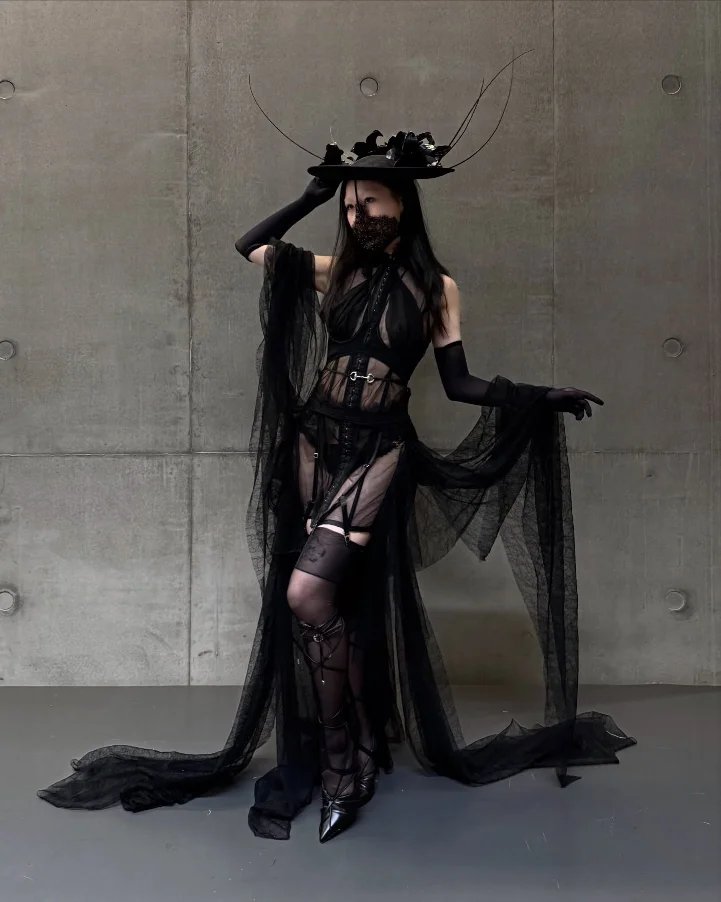 Spider Lily — main look